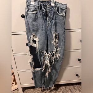 American Eagle women’s mom jeans